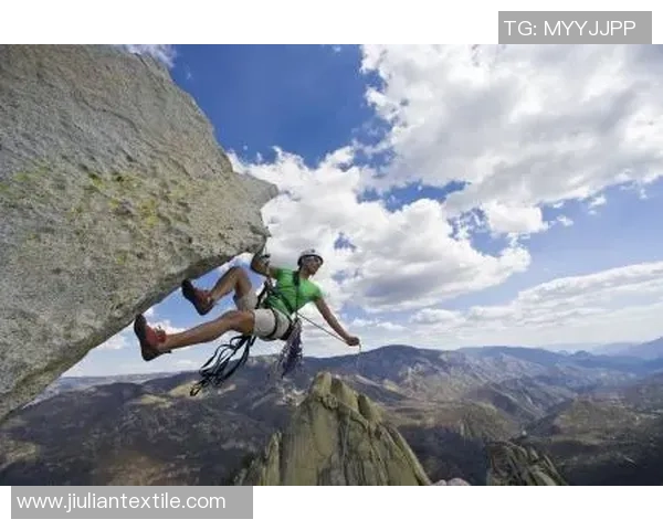 北京极限运动队在攀岩联赛中的力量与技巧表现全面分析
